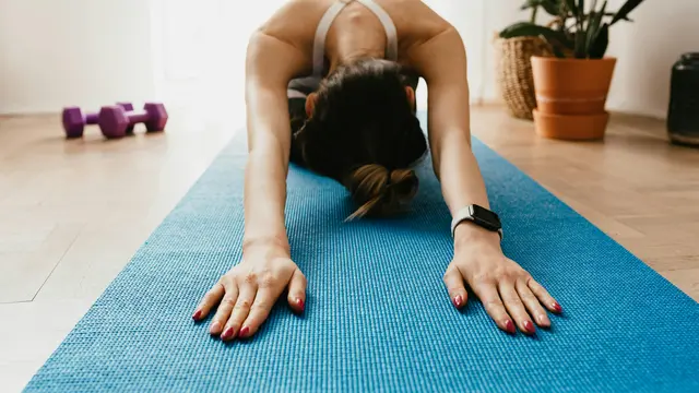 Melakukan peregangan