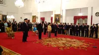 Presiden Jokowi menganugerahkan tanda kehormatan kepada 8 orang. (Liputan6.com/Ahmad Romadoni)