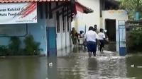 Hujan deras mengguyur Kabupaten Kulonprogo, memicu banjir. 