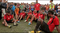 Dampak dibekukannya PSSI dan kompetisi sepak bola di Indonesia membuat para pemain dan perangkat pertandingan lainnya kehilangan penghasilan. Para pemain seperti Leonard Tupamahu, Titus Bonay, Ramdani Lestaluhu, M Taufik, dan Achmad Jufriyanto memili...