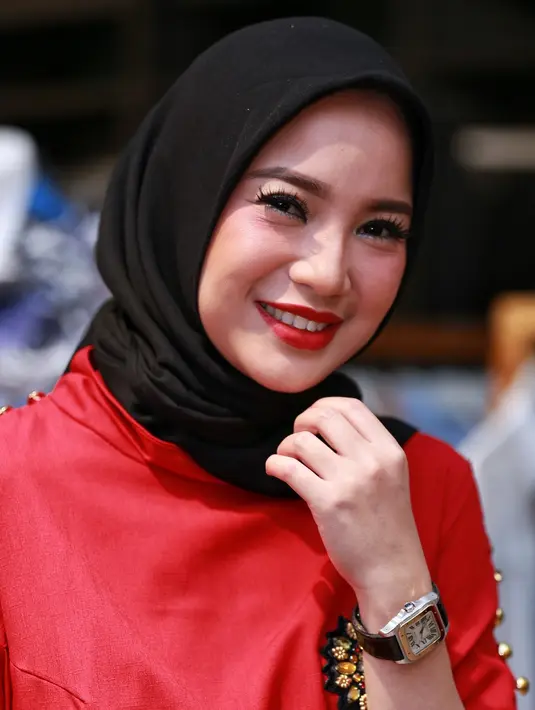 Selain Chacha Frederica yang tak mengetahui alasan pasti Jessica Iskandar pindah ke Amerika. Namun, beberapa waktu lalu Ruben Onsu mengatakan bawha Jedar akan berada selama setahun di sana untuk melanjutkan pendidikannya. (Adrian Putra/Bintang.com)