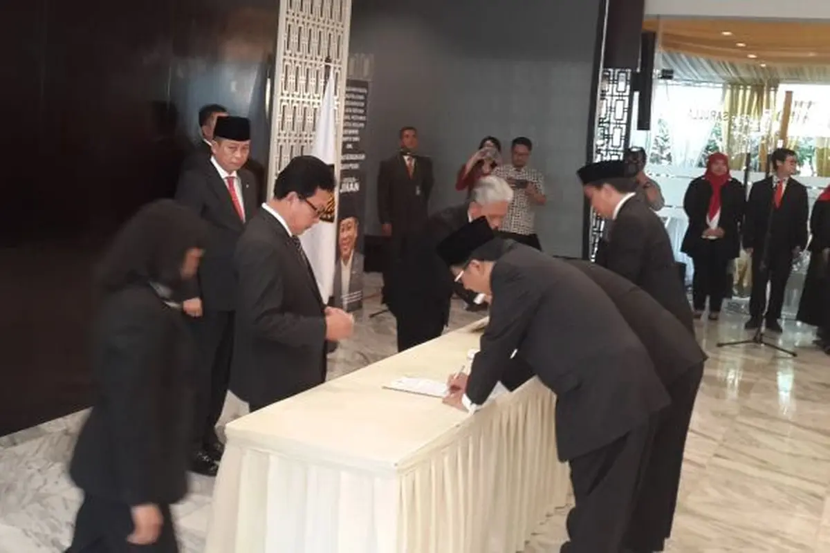 Menteri ESDM Ignasius Jonan melantik lima pejabat SKK Migas dan 9 pejabat BPH Migas. (Pebrianto/Liputan6.com)