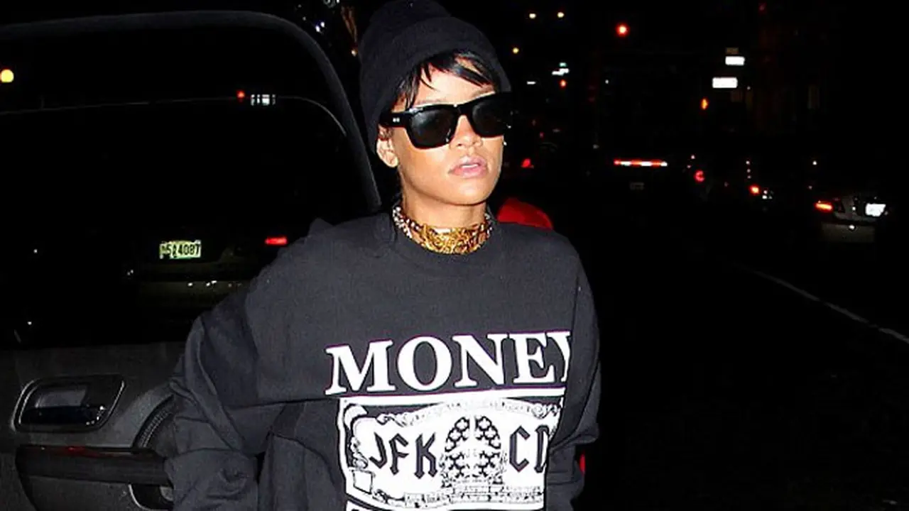 rihanna-kacamata-130904c.jpg