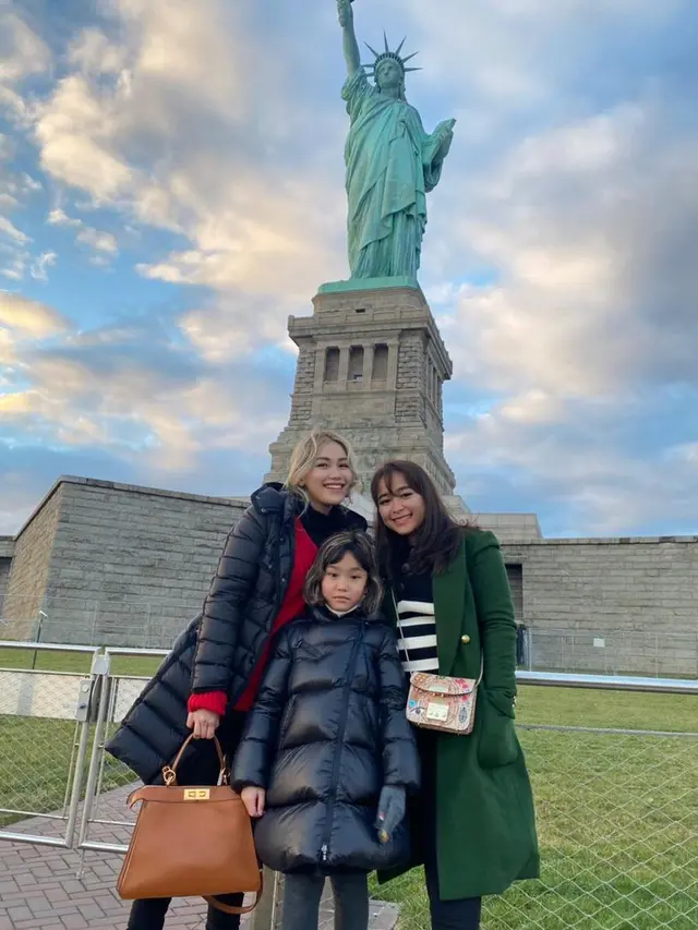 Ayu Ting Ting liburan di New York City (Foto: Instagram/@ayutingting92)