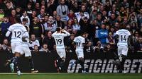 Chelsea meraih kemenangan 2-0 atas Aston Villa di Villa Park pada laga pekan ke-11 Premier League, Minggu (16/10/2022) malam WIB. Sepasang gol The Blues disarangkan Mason Mount pada menit ke-6 dan 65'. (AFP/Ben Stansall)
