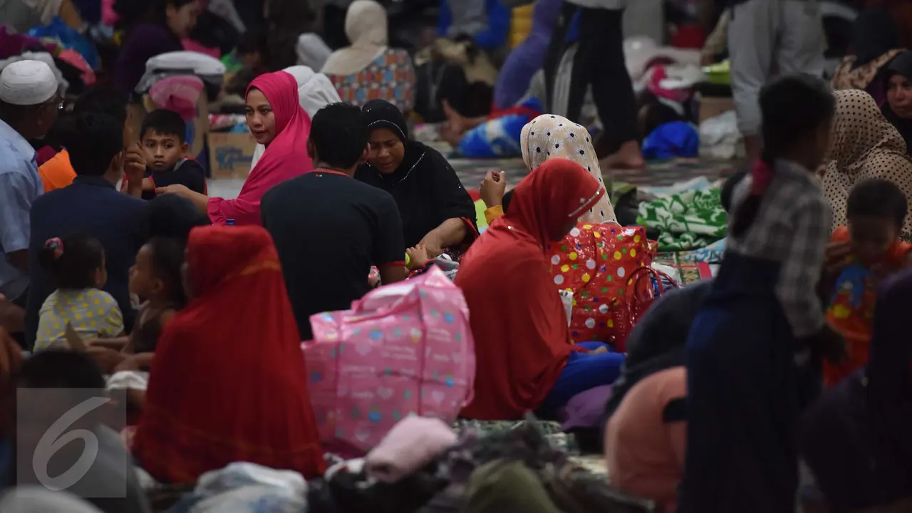 20161208-Warga Pidie Jaya Mengungsi Dalam Kegelapan-Aceh