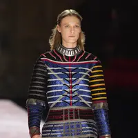 Intip koleksi Louis Vuitton Cruise 2026. [@louisvuitton].