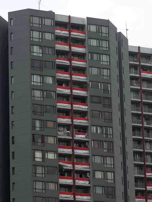 Kendati pada tiap tower masih ada yang belum memasang, namun ada juga yang sudah terpasang semua setiap lantai. (merdeka.com/Imam Buhori)