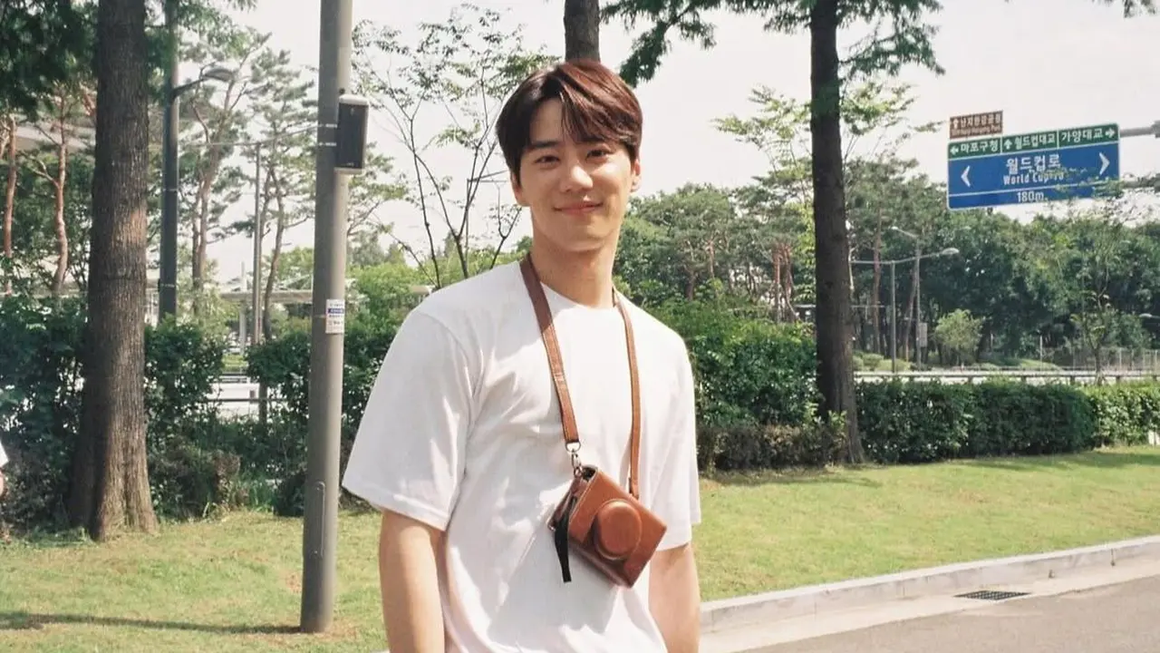 Outfit kasual ala Lee Jun Young (Instagram/@real_2junyoung)