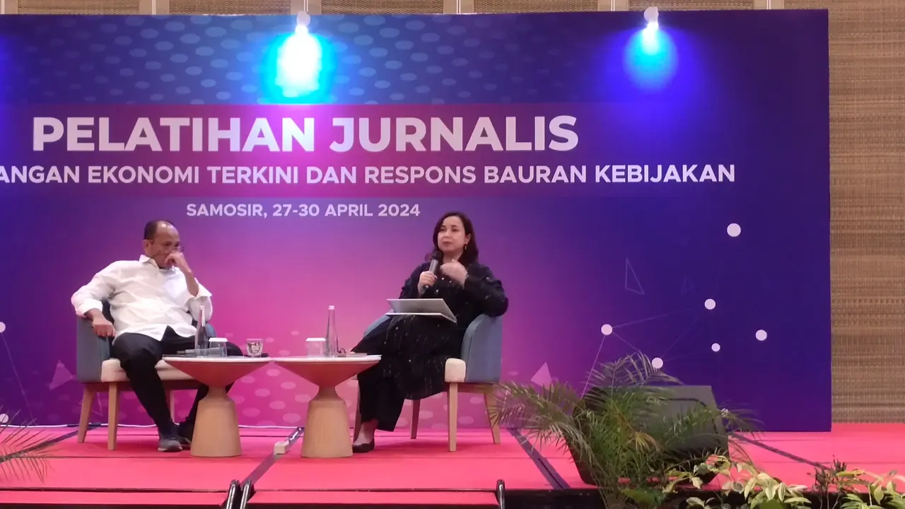 Deputi Direktur Departemen Kebijakan Sistem Pembayaran BI, Elyana K.  Widyasari dalam acara Pelatihan Wartawan di Pulau Samosir, Sumatra Utara. (Foto: Sulaeman)