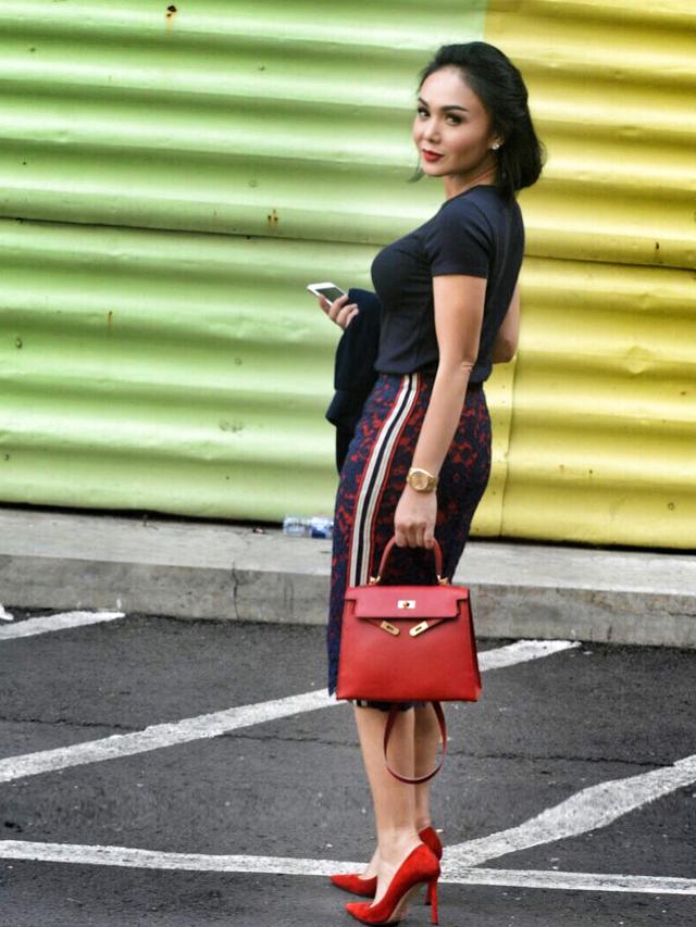 [Bintang] Dibilang Keriput, Ini 8 Foto Yuni Shara yang Cantik dan Awet Muda