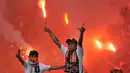 Pendukung Persija Jakarta merayakan gol tim dukungan mereka ke gawang Persijap Jepara dalam laga lanjutan Liga Super Indonesia di Stadion Gelora Bung Karno, Jakarta, Sabtu (29/1). FOTO ANTARA/Ismar Patrizki