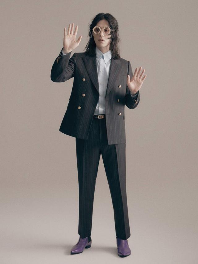 Potret Terbaru Lee Dong-wook Rambut Gondrong (sumber: gqkorea.co.kr)