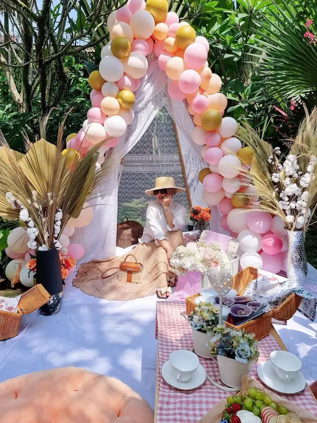 6 Momen Ulang Tahun Syahrini ke-39, Digelar Ala Garden Party yang Estetik