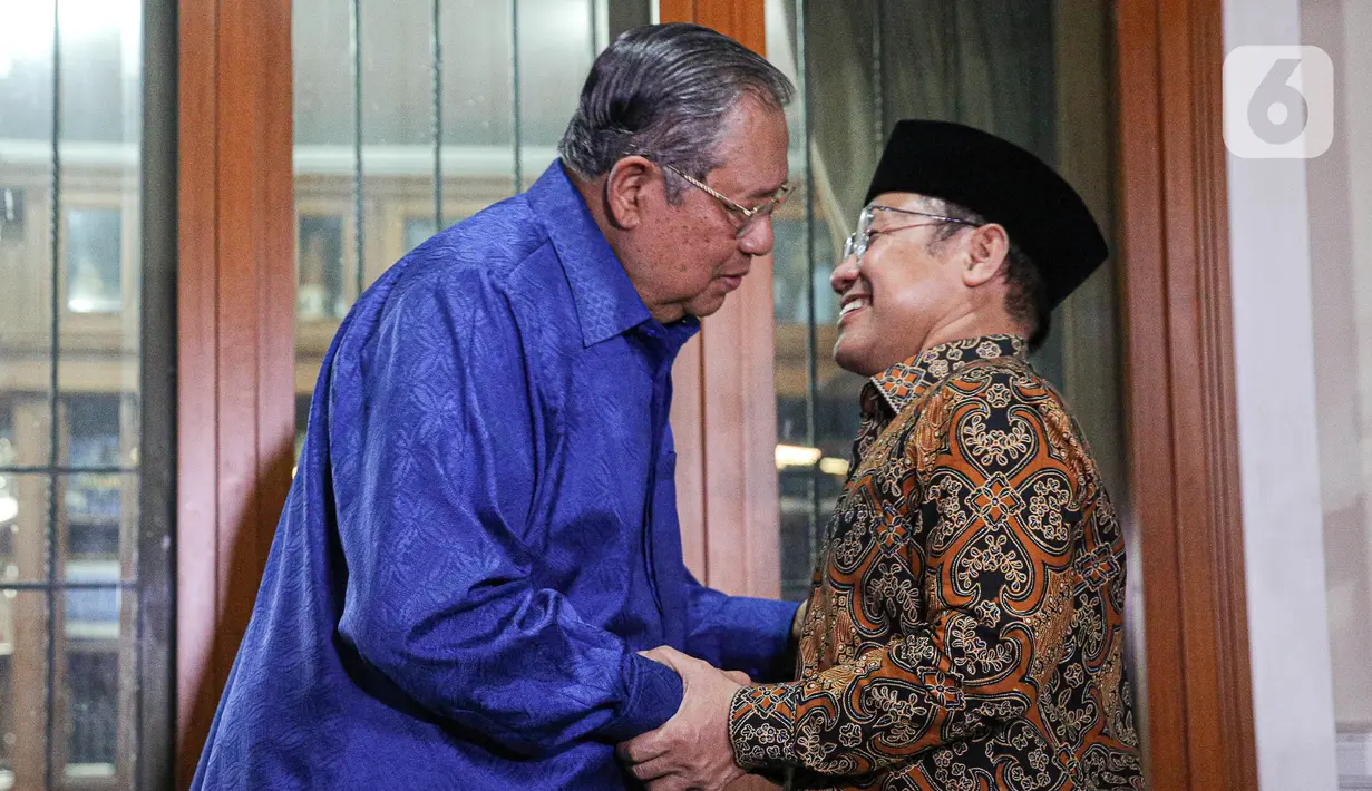 SBY tidak berada di selasar halaman depan, SBY menunggu tepat di depan ruang Perpusatakaan yang dijadikan sebagai ruang pertemuan. (Liputan6.com/Faizal Fanani)