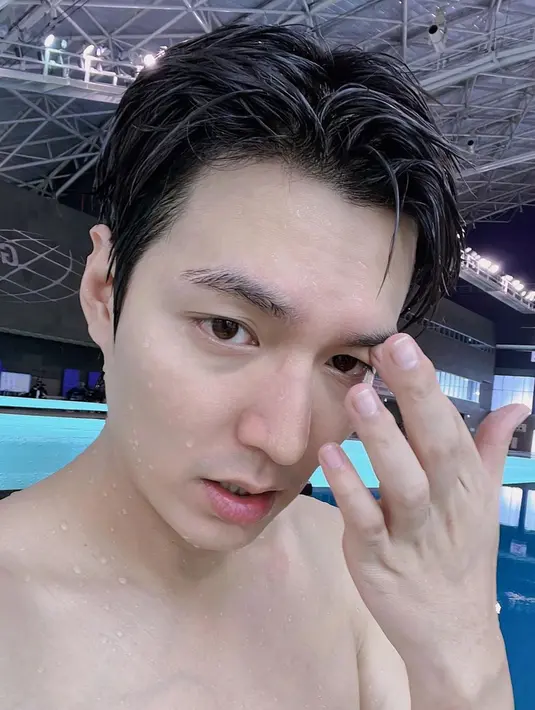 <p>Gimana? Ganteng banget bukan?. (Instagram/actorleeminho)</p>