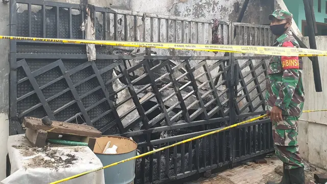 Kondisi rumah di Blok B Perumahan Bumi Permai Sentosa, Legok, Kabupaten Tangerang yang terbakar