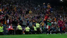 Ekspresi striker Barcelona, Neymar, setelah mencetak gol ke gawang Sevilla pada final Copa del Rey yang berlangsung di Vicente Calderon, Madrid, Minggu (22/5/2016). (Reuters/Juan Medina))