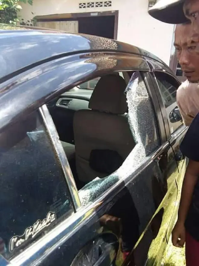 Kondisi mobil Honda City usai diberondong tembakan saat razia berdarah (Liputan6.com/Nefri Inge).