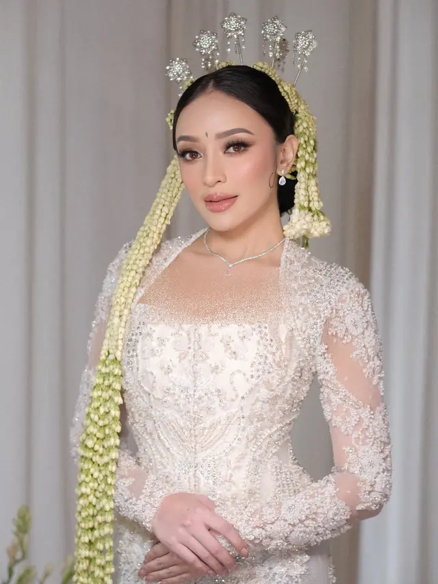 6 Potret Pernikahan Amanda Zahra dengan Adli, Tampil Anggun Pakai Kebaya Putih