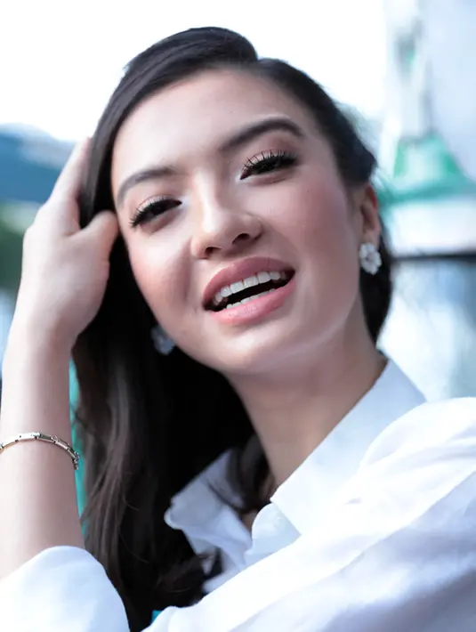 "Saya usahakan bulan ramadan tidak ambil job. Saya ambil pekerjaan lebih ke amal. Bisa lebih share kebaikan biar bisa menjadi pribadi yang lebih baik lagi," ucap Raline Shah. (Deki Prayoga/Bintang.com)