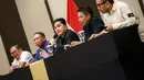 Ketua Umum PSSI, Erick Thohir (tengah) memberikan keterangan dalam konferensi pers terkait rencana baru perkembangan Timnas Indonesia yang berlangsung di Menara Danareksa, Kemayoran, Jakarta Pusat, Senin (06/01/2025). Dalam acara tersebut juga dihadiri oleh Manajer Timnas Indonesia Sumardji, Waketum PSSI Zainudin Amali, Sekjen PSSI Yunus Nusi, dan Exco Arya Sinulingga. (Bola.com/Bagaskara Lazuardi)