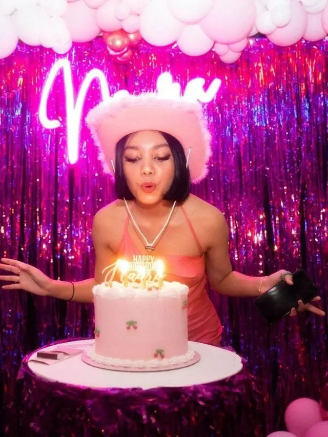 7 Momen Ulang Tahun Naura Ayu Ke-16, Meriah Banget
