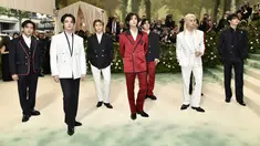 Idol group Stray Kids menghadiri acara Met Gala 2024 di The Metropolitan Museum of Art, New York City,  Senin (6/5/2024) waktu setempat. (Photo by Evan Agostini/Invision/AP)