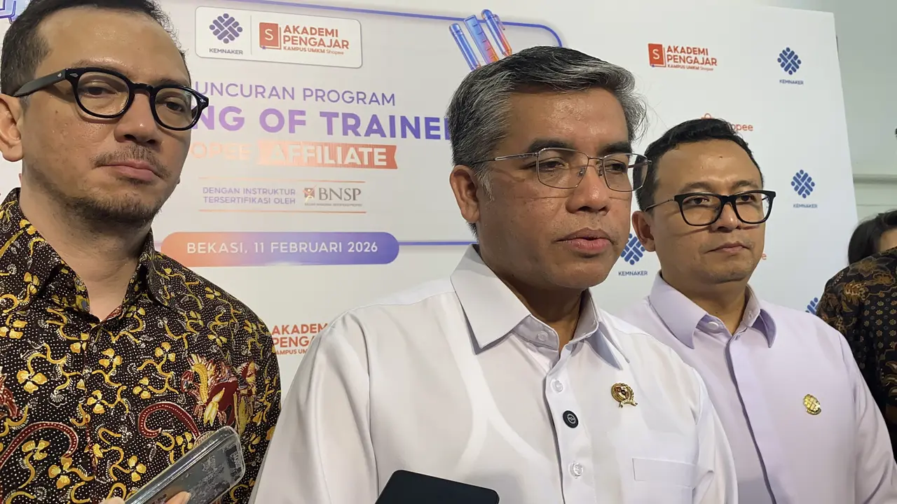 Menteri Ketenagakerjaan (Menaker)  Yassierli di Bekasi, Rabu (11/2/2026). (Liputan6.com/Christian)