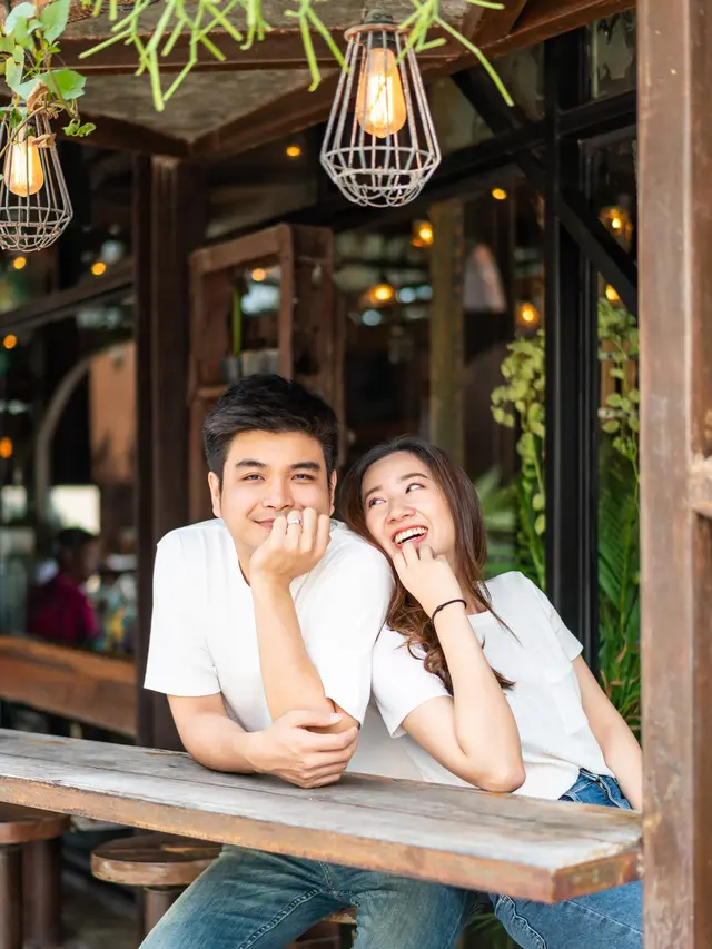 perempuan dan pasangan 14 juli cinta