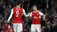 Striker Arsenal, Lucas Perez (kiri), minta dijual ke klub lain pada musim panas 2017. (AFP/Ian Kington)