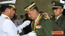 Citizen6, Cilangkap: Panglima TNI Laksamana TNI Agus Suhartono, menerima kunjungan kehormatan Panglima Tentera Darat Diraja Brunei Brigjen Dato Haji Yussof Bin Haji Abdul Rahman, Senin (7/5). (Pengirim: Badarudin Bakri)