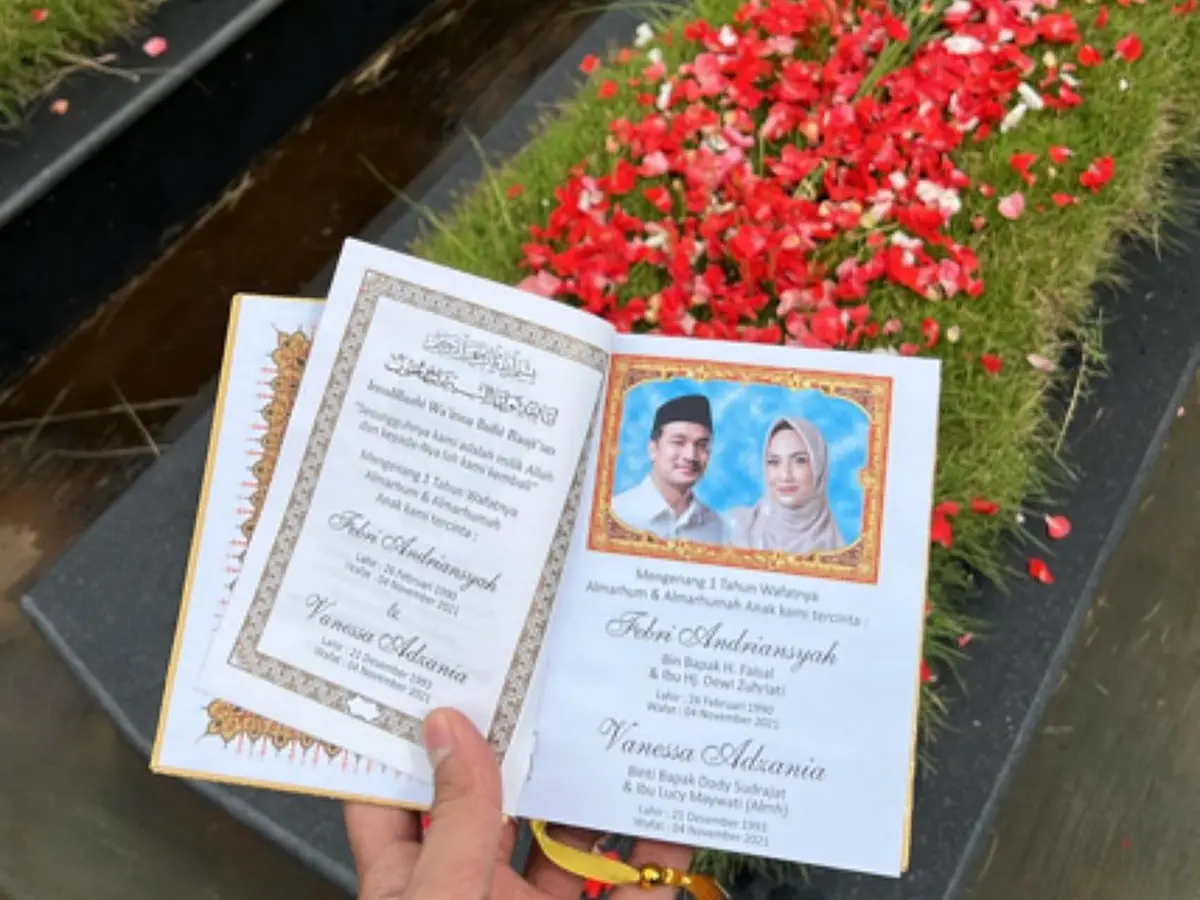 Pilu Banget, Fadly Faisal Pamer Kereta Berdarah Tembus 1 Juta Penonton di Makam  Bibi Andriansyah - ShowBiz Liputan6.com