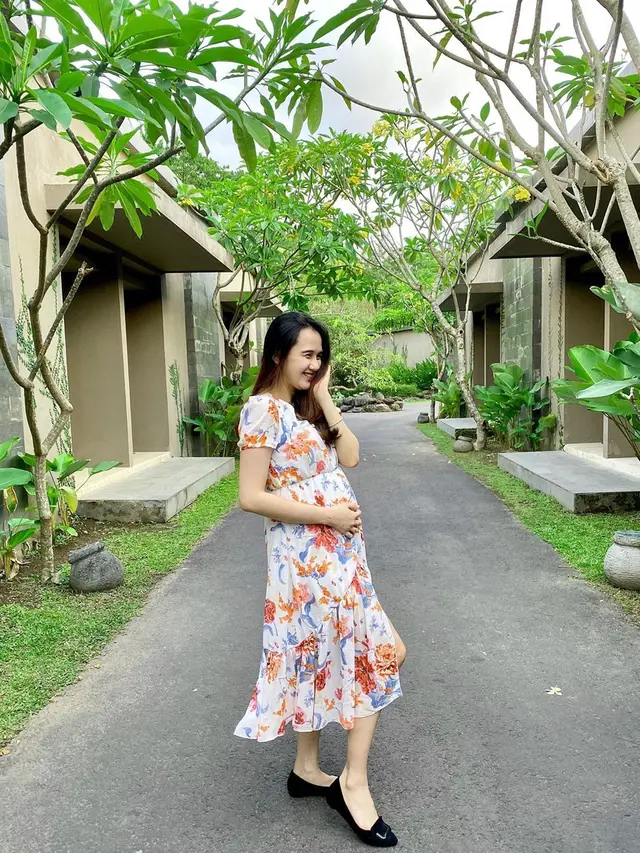 Istri Hamil 4 Bulan Ini 7 Momen Liburan Eza Gionino dan Keluarga Ke Yogyakarta