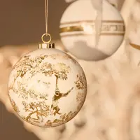 Dior Maison merilis koleksi baru yang terdiri dari peralatan makan dan ornamen Natal. (Dior).