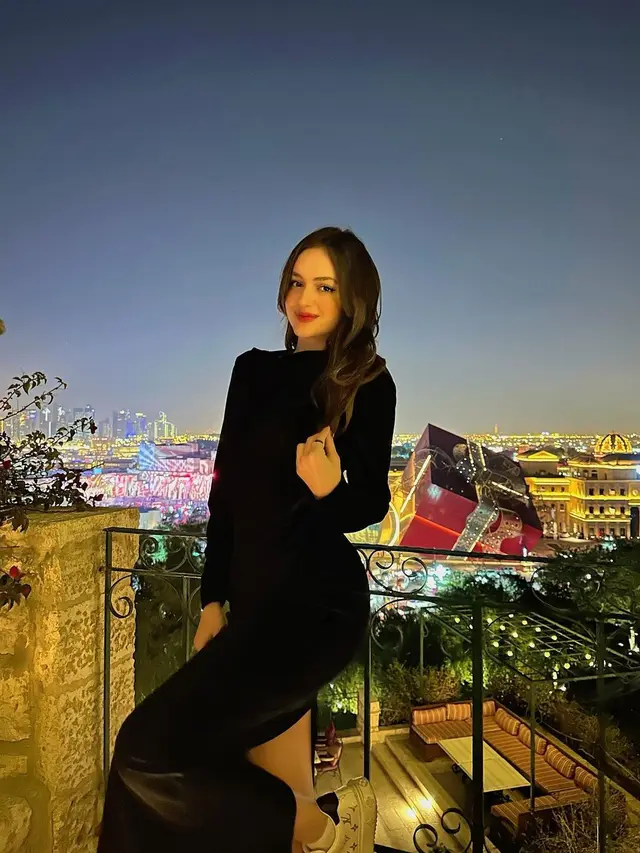 6 Potret Jeniver Challia, Suporter Bola di Qatar yang Viral Mirip Nia Ramadhani