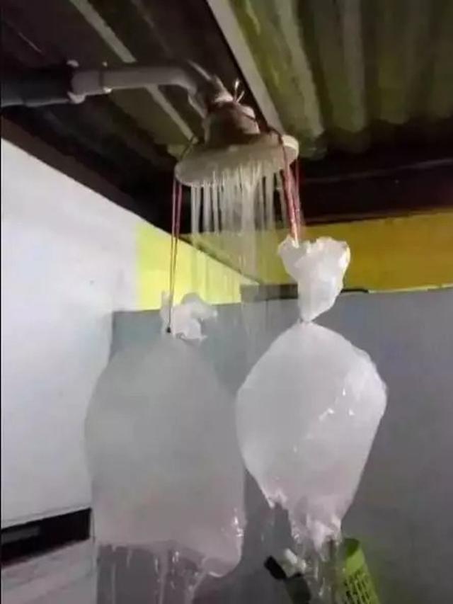 7 Potret Cara Orang Lawan Cuaca Panas Ini Bikin Geleng Kepala