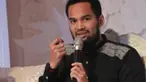 Melihat penampilan aktor tanah air Teuku Wisnu yang sekarang, memang tampak lebih religius dengan janggut yang tebal.