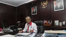 Sekretaris Kemenpora, Gatot Dewa Broto, saat berada di Gedung Kemenpora, Jakarta, Selasa (9/1/2018). Selain menjabat sesmenpora, pria asal Yogyakarta ini juga merupakan vice president II pada Asian Games 2018. (Bola.com/Vitalis Yogi Trisna)