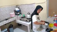 Wari, penyandang tunanetra yang pandai memasak. Foto: Tangkapan Layar YouTube Netralitas Iksan.