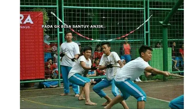 5 Meme Lomba Tarik Tambang Ini Sukses Bikin Senyum Nyengir Hot