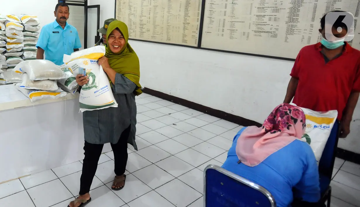 Pelaksanaan program Bantuan Pangan Cadangan Beras Pemerintah dipercepat untuk mengatasi kenaikan harga beras saat ini. (merdeka.com/Arie Basuki)