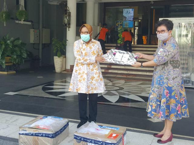 Pemkot Surabaya Terima Bantuan 1 000 Vtm Swab Dari Rs Swasta Surabaya Liputan6 Com