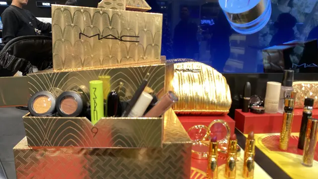 MAC Limited Holiday Collection Gifts of Gold. [Anisha/Fimela]