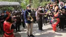 Menteri Pariwisata dan Ekonomi Kreatif / Kepala Badan Pariwisata dan Ekonomi Kreatif Sandiaga Salahuddin Uno disambut tarian selamat datang pada kunjungan kerja di Sargen, Jawa Tengah, Senin (12/10/2021). (Liputan6.com/HO/Parekraf)