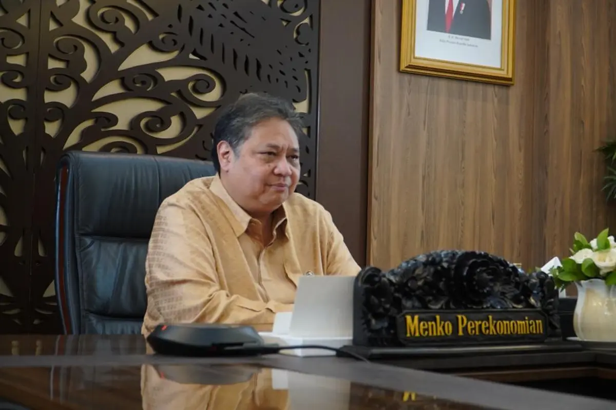 Menteri Koordinator Bidang Perekonomian Airlangga Hartarto hadir secara virtual dalam acara pembukaan The 4th Indonesia Energy Efficiency And Conservation Conference And Exhibition, Rabu (12/7/2023).
