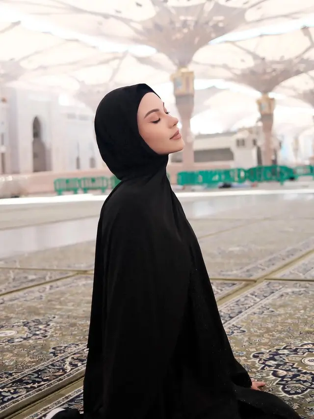 Momen Alyssa Daguise Umrah Bersama Ibu. (instagram/alyssadaguise)