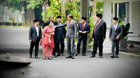Presiden Joko Widodo berjalan kaki bersama Megawati Soekarnoputri, Prabowo Subianto, Airlangga Hartarto, Muhaimin Iskandar, Surya Paloh, Zulkifli Hasan, dan Suharso Monoarfa menuju Istana Negara untuk menghadiri pelantikan menteri dan wakil menteri, Jakarta, Rabu, 15 Juni 2022. (Foto: Laily Rachev - Biro Pers Sekretariat Presiden)