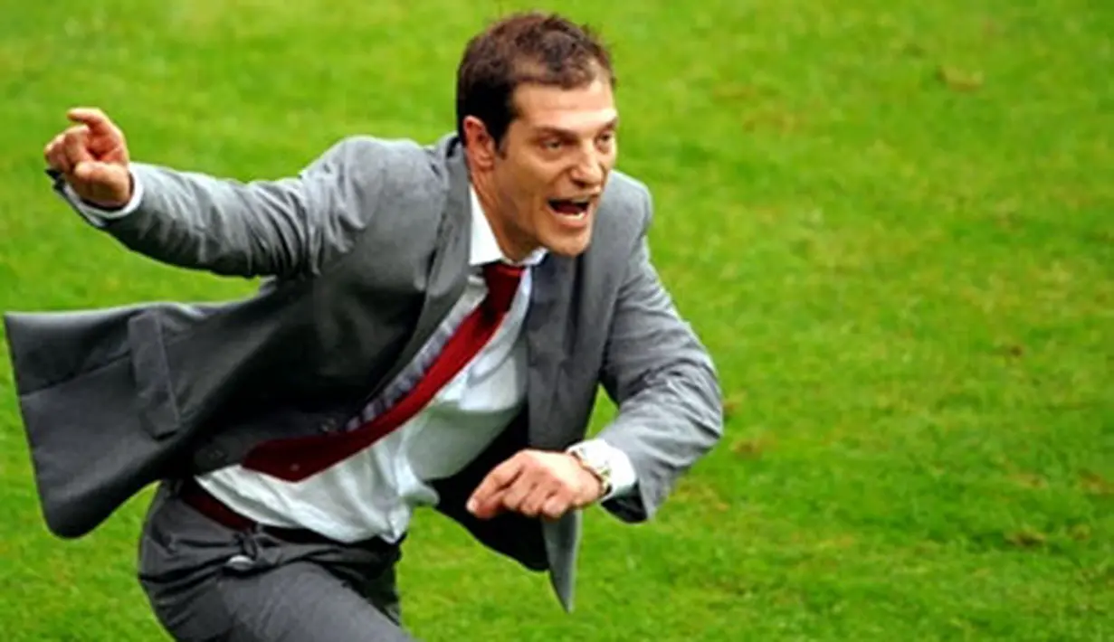 Croation national football team coach Slaven Bilic celebrates after Darijo Srna scored the opening goal against Germany during their Euro 2008 Championships Group B match on June 12, 2008 at Woerthersee stadium in Klagenfurt. AFP PHOTO/VINCENZO PINTO