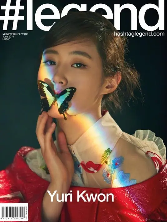 Tidak hanya menjalani pemotretan saja, Yuri juga melakukan wawancara dengan Hastag Legend. Saat itu, wanita kelahiran 5 Desember 1989 ini bercerita tentang berbagai hal. (Foto: instagram.com/yulyulk)